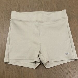 ALO Goddess Ribbed High-Waist Hot Short in Oatmeal Heather